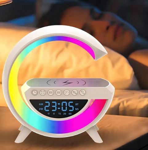 Parlante BT Micro Sd Usb Aux Fm con Luces Cargador Incalambrico QI con Reloj BT-3401 (23,5x8x24cm)