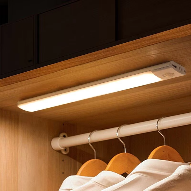 Luz Placard Recargable Led con Iman y Sensor 3 intensidades (20cm)