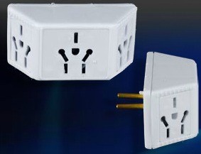 [PR-1001 3208] Enchufe Triple Piramide 220V (Toma Europea)