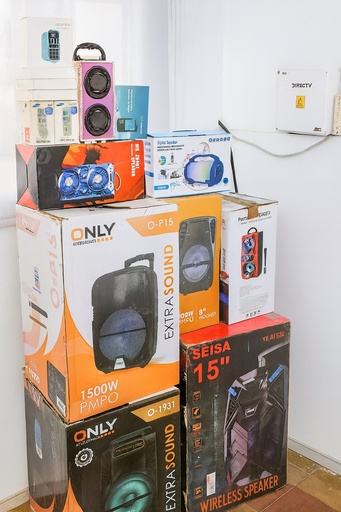 Lote RMA 8 parlantes y 7 celulares (para reparar)